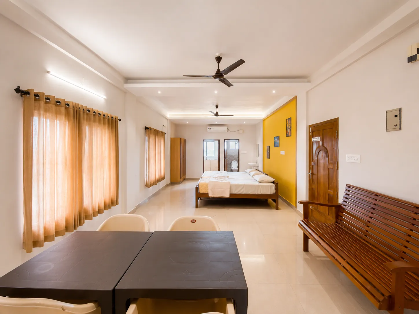 Premium 3 Bed Single Room 605 - Interior View #4